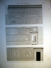 Ile  de Philae : Bas reliefs de l'edifice ruine de l'ouest / sculpture du grand temple