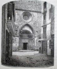 Linkes Seitenportal von Sta. Eulalia