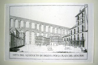 Vista del acueducto de Segovia por la plaza del Azoguejo